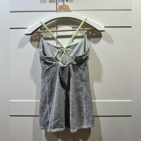 Lululemon Dancing Warrior Strappy Luon Yoga Tank size 4 built-in bra - Picture 6 of 11